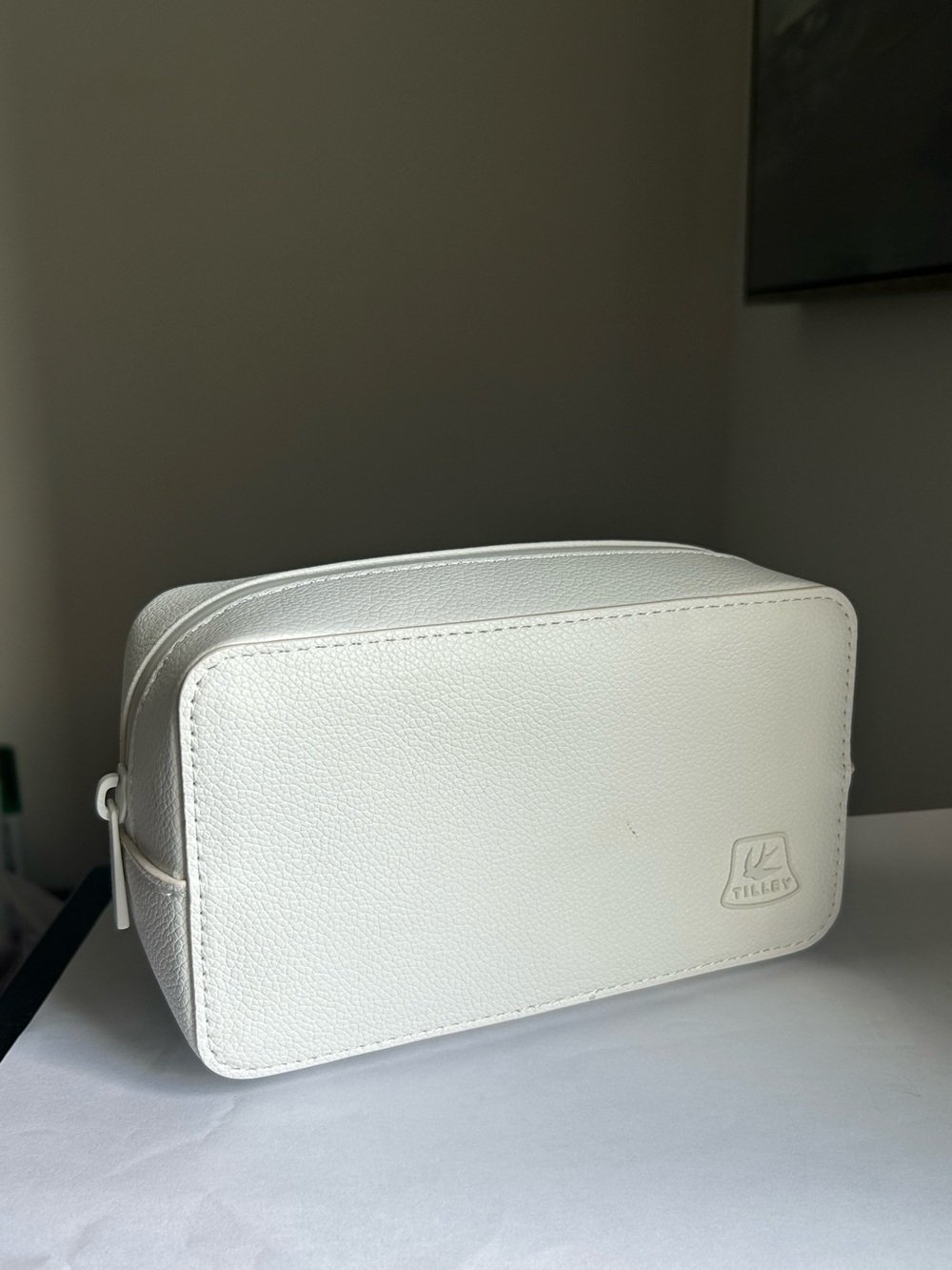 Shiseido &Tilley White cosmetic bag/belt bag